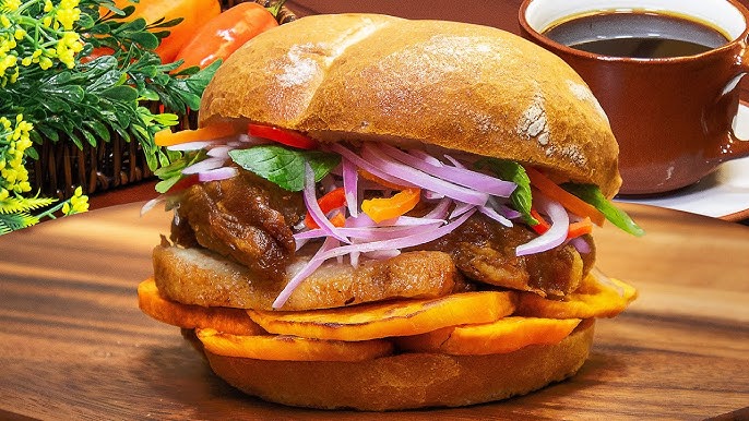 Dos panes con Chicharrón